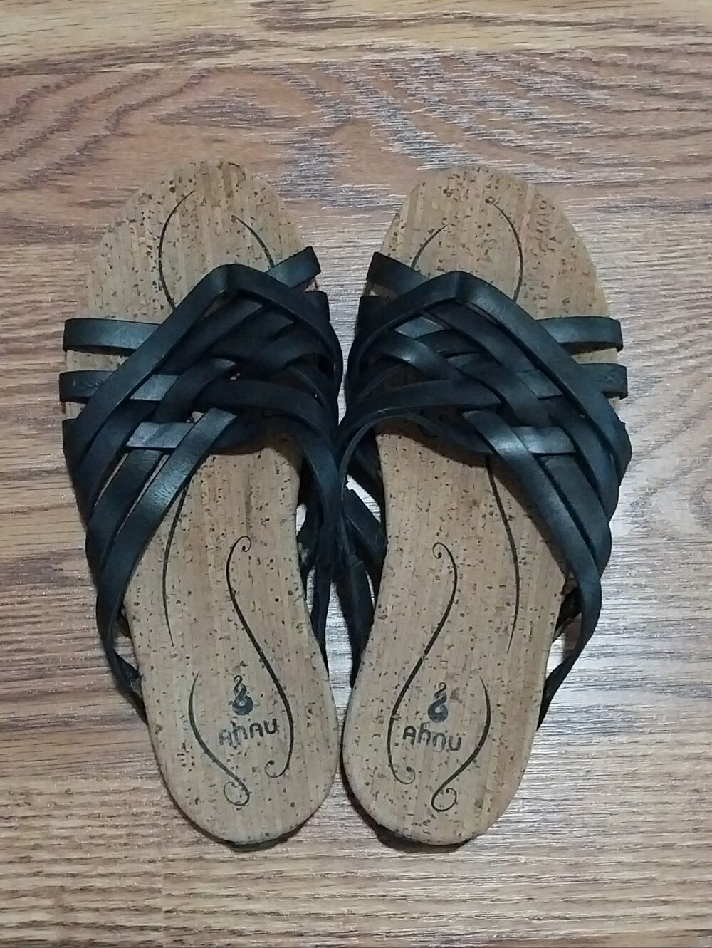 Ahnu Maia Thong Sandal Women Size 6 Black Woven Leather Straps Cork Bed Sandals
